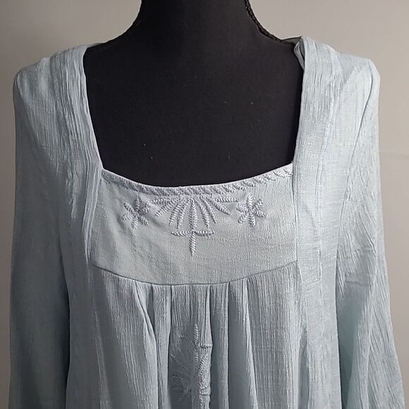 Crescent sz M midi dress.  Ice blue embroidery fabric.  Fully lined - Picture 2 of 9